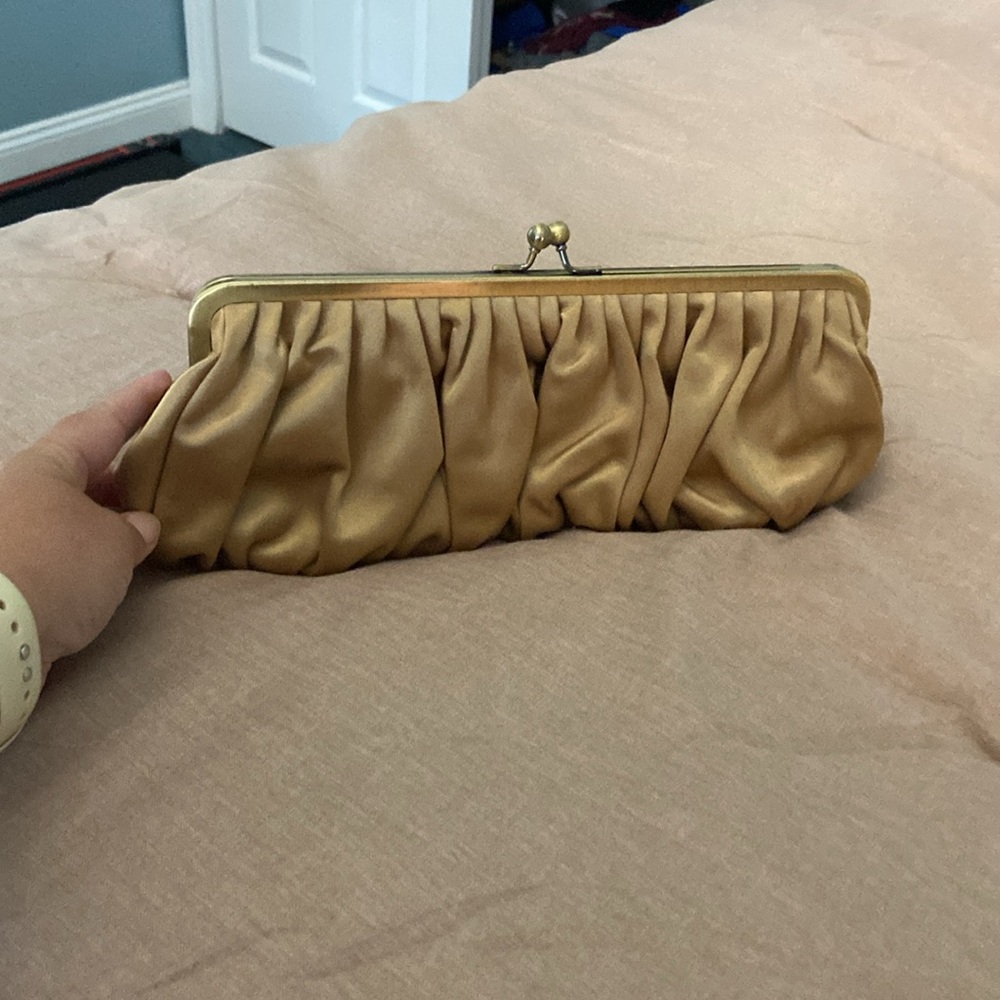 Clutch - Picture 2 of 5